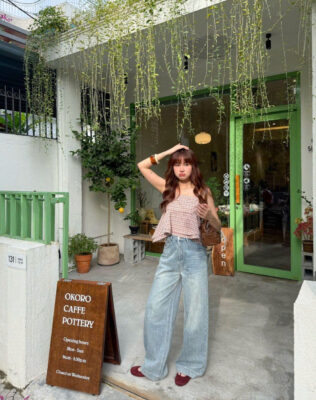 Quần jean nữ ống rộng màu xanh bạc